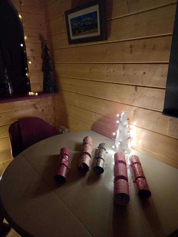 Springbank Cabin Insch 外观 照片